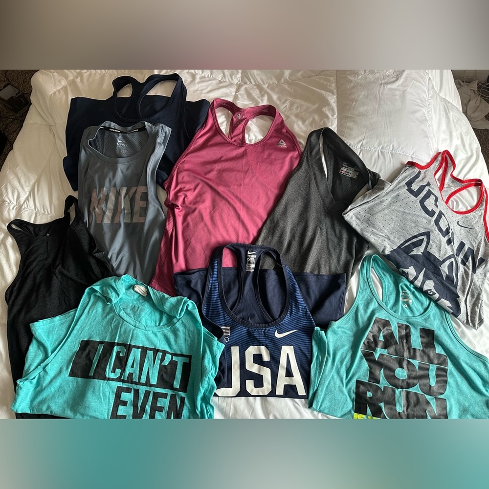 BUNDLE- Assorted active tank tops - Picture 2 of 4